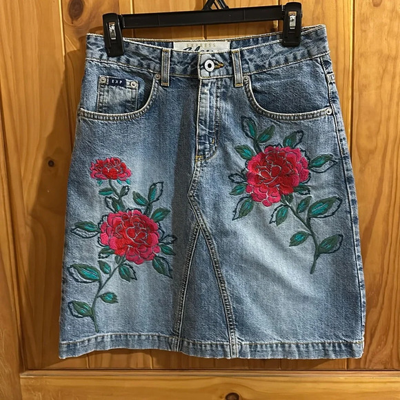 Expressss Bleus Flower Embroidered Denim Skirt - Picture 1 of 6